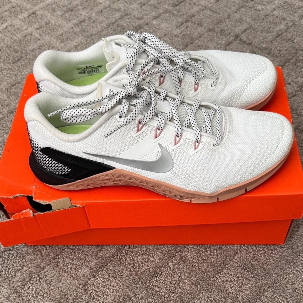 Women’s Nike Metcon 4 Size 9.5 - Picture 3 of 8
